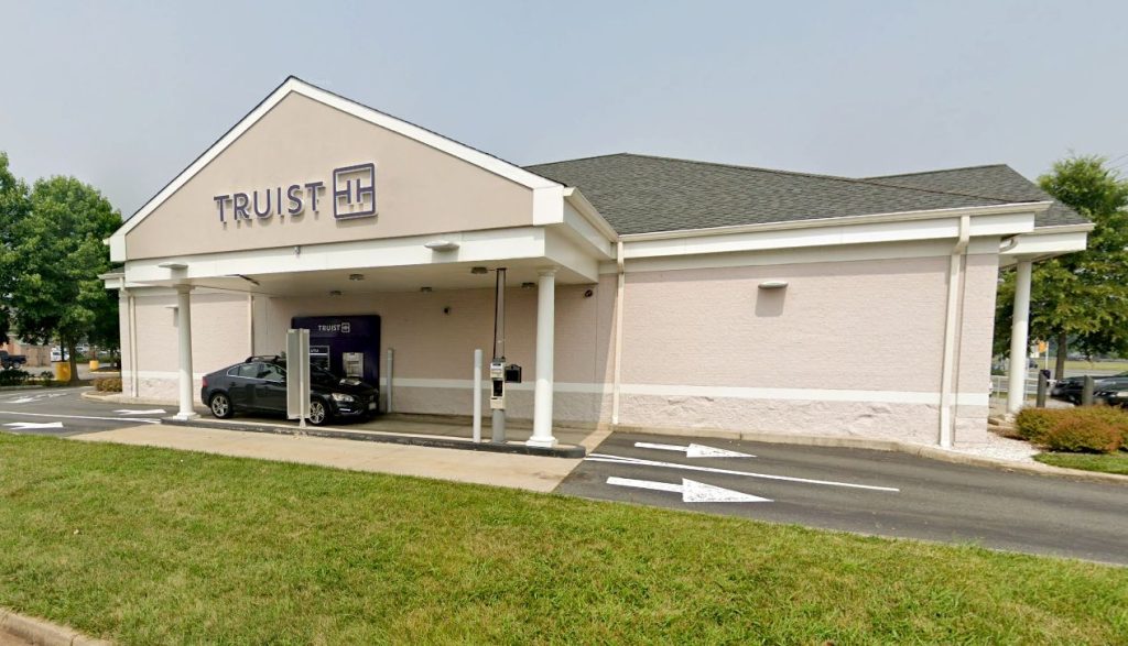 Truist Bank Greenbriar Town Center | Fairfax, VA